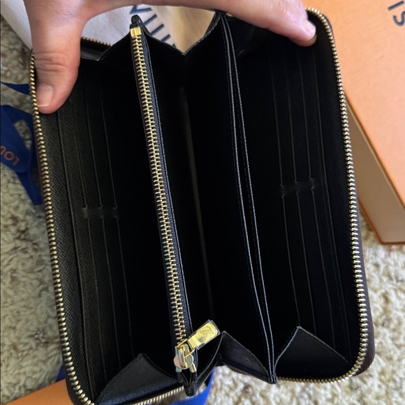 Louis Vuitton Reverse Monogram Zippy Wallet - Picture 10 of 12